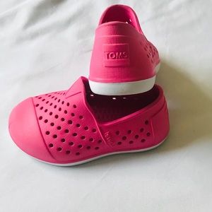 EUC Toms pink Romper slip-ons  toddlers size 5